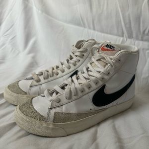 WMNS Nike Blazer Mid 77’ Shoes Size 9